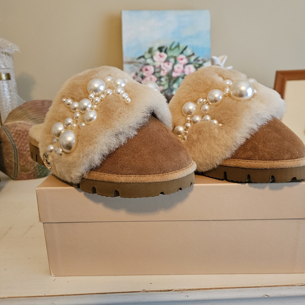 Alameda Turquesa Pinctada Classic Pearls shearling mules Size 40 NWB
